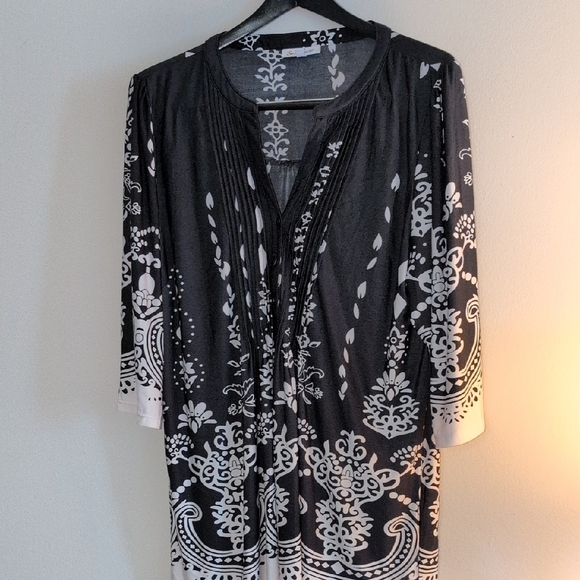 Serengeti Black and White Graphic Tunic - Picture 1 of 7